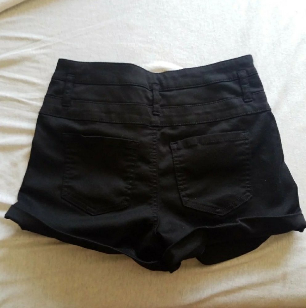 Black shorts - Picture 4 of 4